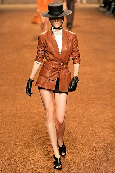 Look 27
